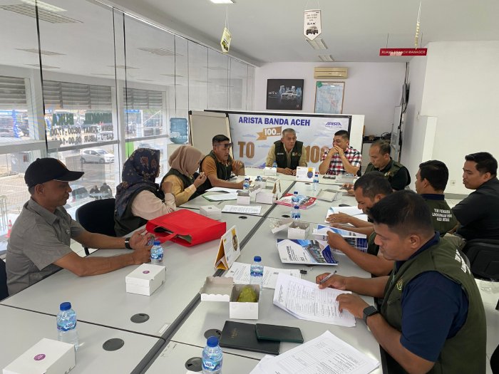 Tim Pengawas Lingkungan Hidup Aceh Besar melaksanakan inspeksi, pembinaan, dan pengawasan terhadap kepatuhan pengelolaan lingkungan di PT Armada Banda Jaya, showroom kendaraan Honda Arista, Kecamatan Darul Imarah, Kamis (30/7/2026).  Foto: Dok. MC Aceh Besar