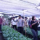 Menteri Pertanian RI Andi Amran Sulaiman berfoto bersama Wakil Gubernur Aceh Fadhlullah, para kepala daerah wilayah tengah Aceh, serta jajaran pemerintah usai meninjau lokasi produksi benih kopi arabika di Kecamatan Pintu Rime Gayo, Kabupaten Bener Meriah, Selasa (14/7/2026). Foto: Dok. Istimewa