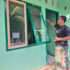 Satgas TMMD Reguler ke-129 Kodim 0107/Aceh Selatan menyelesaikan tahap akhir pembangunan rumah Barlian di Desa Kemumu Hilir, Kecamatan Labuhanhaji Timur, Aceh Selatan, Minggu (9/8/2026). Foto: Dok. Istimewa
