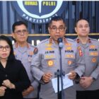 Kadiv Humas Polri Irjen Pol Jhonny Edison Isir memberikan keterangan kepada wartawan didampingi jajaran pejabat Polri dalam konferensi pers terkait proses pemeriksaan internal terhadap personel kepolisian di Mabes Polri. Foto: Dok. Istimewa