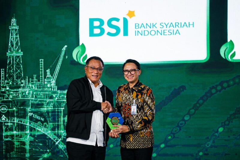BSI menerima Anugerah Utama Sektor Perbankan Implementasi Zakat Hijau Kampung Usaha Gula Aren Cianjur dalam ajang IDX Channel Anugerah ESG 2026. Foto: Dok. Istimewa 