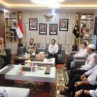 Pertemuan Kapolda Aceh bersama jajaran BPKP Perwakilan Aceh membahas penguatan koordinasi dan kerja sama dalam mendukung pelaksanaan pengawasan serta peningkatan tata kelola keuangan di lingkungan Polda Aceh, Selasa (4/8/2026). Foto: Dok. Istimewa 