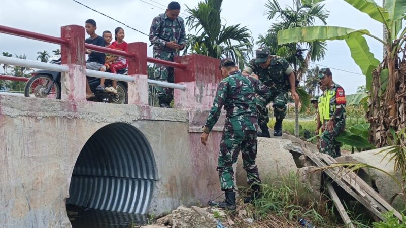 Tim Inspektorat Kodam Iskandar Muda bersama Dandim 0108/Agara Letkol Czi Arya Murdyantoro meninjau pembangunan sejumlah jembatan di wilayah Kabupaten Aceh Tenggara, Rabu (26/8/2026). Foto: Dok. Istimewa 