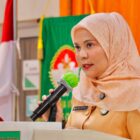 Plt Ketua DWP Kabupaten Aceh Barat Cut Zulfahnur Syafitri melantik pengurus DWP Unit UPTD RSUD Cut Nyak Dhien Meulaboh masa bakti 2026-2030 di Aula RSUD Cut Nyak Dhien, Sabtu (8/8/2026). Foto: Dok. Istimewa