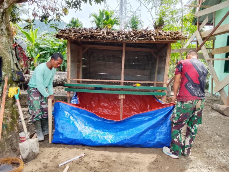 Satgas TMMD ke-129 Kodim 0107/Aceh Selatan menata lahan, kandang ayam dan kolam ikan sebagai bagian dari penguatan ketahanan pangan keluarga penerima manfaat, Rabu (12/8/2026). Foto: Dok. Istimewa 