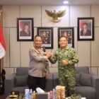 Kapolda Aceh Irjen Pol. Ruddi Setiawan menerima kunjungan silaturahmi Kasdam Iskandar Muda Brigjen TNI Dwi Sasongko di Mapolda Aceh, Senin (3/8/2026). Foto: Dok. Istimewa 