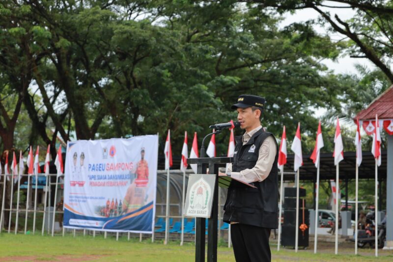 Bupati Aceh Barat Tarmizi SP, MM memimpin Apel Siaga Satlinmas dan Satgas Pageu Gampong di Lapangan Teuku Umar, Desa Suak Indrapuri, Kecamatan Johan Pahlawan, Rabu (19/8/2026). Foto: Dok. Istimewa 