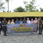 Warga Gampong Meunasah Dayah, Kecamatan Beutong, Nagan Raya, mengikuti pelayanan kesehatan gratis dalam kegiatan Bakti Kesehatan Yonif TP 856/SBS, Jumat (21/8/2026). Foto: Dok. Istimewa