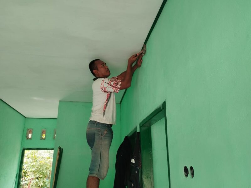 Satgas TMMD ke-129 Kodim 0107/Aceh Selatan mengebut tahap finishing pembangunan rumah Salami di Desa Kemumu Hilir, Kecamatan Labuhanhaji Timur, Aceh Selatan, Senin (10/8/2026). Foto: Dok. Istimewa 