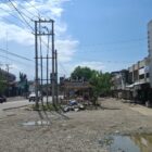 Warga sudah membongkar kios di Kota Mini Kecamatan Mutiara Timur, beberapa waktu yang lalu untuk penataan kota, (Foto.IST).