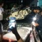 Kondisi korban ketimpa pohon di jalan Banda Aceh-Medan saat dievakuasi, Selasa malam (11/8/2026) (Foto.IST).