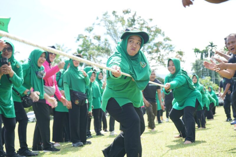 Tim Persit Kosim 0110 Abdya keluar sebagai pemenang pada perlombaan tarik tambang HUT RI ke-81. Foto. Dok. Teukunizar/noa.co.id