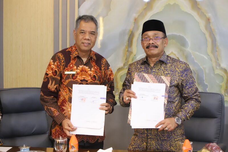Bupati Pidie H. Sarjani Abdullah menandatangani perjanjian kerja sama dengan Kantor Wilayah Direktorat Jenderal Kekayaan Negara (Kanwil DJKN) Aceh di Pendopo Bupati Pidie, Jumat (14/8/2026) (Foto.IST).