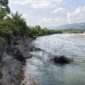 Lahan warga di DAS Krueng Babahrot tergerus oleh sungai. Foto. Dok. Teukunizar/noa.co.id