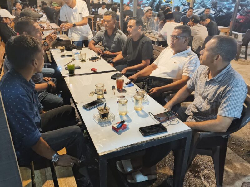 Foto: Tim Kecamatan Tanah Luas, Aceh Utara, dipimpin Danramil 10/Tanah Luas menggelar rapat khusus membahas kericuhan turnamen sepak bola di Lapangan Bumigas, Blang Jruen, Kamis sore, 27 Agustus 2026. Dok. Koramil Tanah Luas