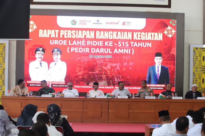Bupati Pidie Sarjani Abdullah memimpin rapat persiapan Uroe Laher Pidie, di Oproom Sekdakab Pidie, Jumat (28/8/2026) (Foto. Amir Sagita.NOA.co.id)