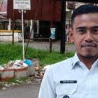 Keuchik Gampong Geulumpang Payong, Khairuddin,SH. Foto. Dok. Teukunizar/noa.co.id
