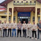 DPD Tani Merdeka Kabupaten Abdya diabadikan bersama Kapolres dan jajaran saat bersilaturahmi. Foto. Dok. Teukunizar/noa.co.id