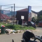 Tumpukan sampah di jalan Tgk. Alian Geulumpang Payong, Blangpidie. Foto. Dok. Teukunizar/noa.co.id