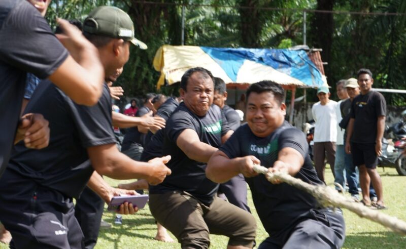 Prajurit Kodim 0110 Abdya juara tarik tambang HUT RI tingkat Kabupaten Abdya. Foto. Dok. Teukunizar/noa.co.id