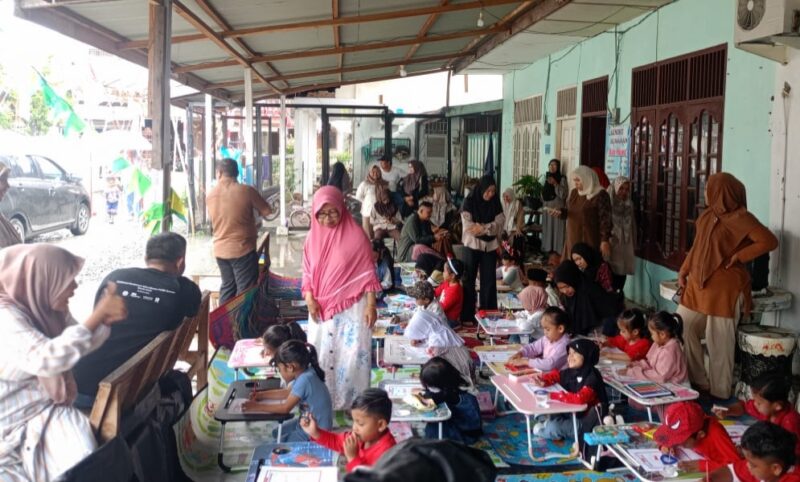 Lomba menggambar anak-anak dalam rangka HUT RI ke-81 warga Lr. Medis, Aceh Barat. Foto. Dok. Teukunizar/noa.co.id