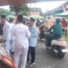 Pedagang UMK dan PKL di Lapangan Makodim Abdya saat pawai budaya dalam rangka HUT RI ke-81 kabupaten Abdya meraup berkah. Foto. Dok. Teukunizar/noa.co.id