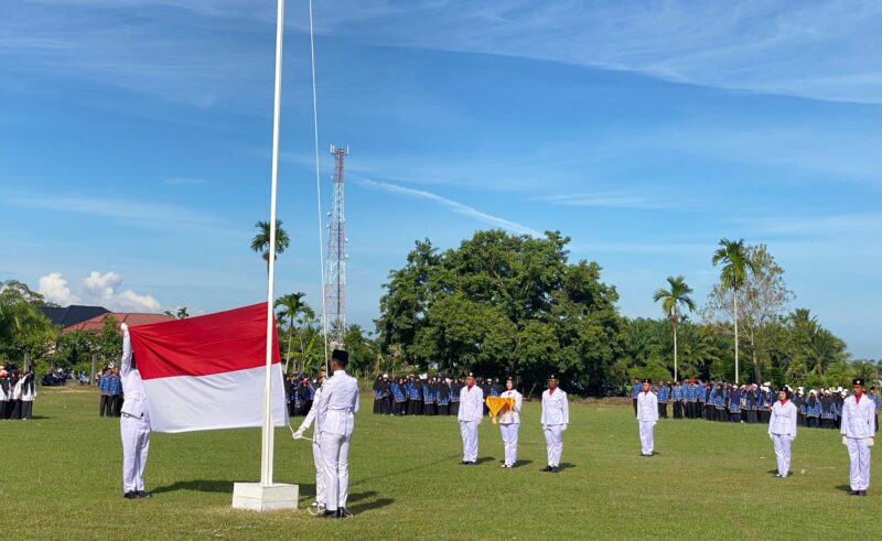 Upacara bendera di HUT RI ke-81 tingkat Kecamatan Tangan-tangan di Lapangan bola kaki Gunung Cut. Foto. Dok. Teukunizar/noa.co.id