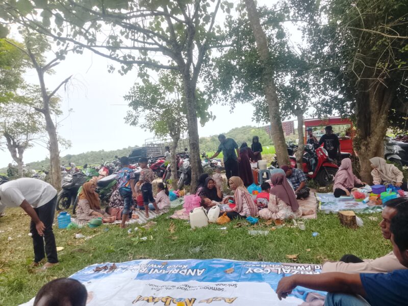 Warga Kemukiman Kalee, Kecamatan Muara Tiga, Pidie, menggelar khenduri Blang, Kamis (20/8/2026) (Foto. Amir Sagita.NOA.co.id).