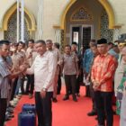 Penyerahan pupuk organik oleh Tani Merdeka Indonesia yang diserahkan oleh Bupati Safaruddin di pendopo setempat. Foto. Dok. Teukunizar/noa.co.id