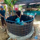 Penyelesaian pembuatan kolam bioflok pemuda Mate Ie. Foto. Dok. Teukunizar/noa.co.id