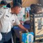 Petugas Lapas Blangpidie melakukan razia dadakan di kamar hunian tahanan. Foto. Dok. Teukunizar/noa.co.id