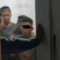 Warga mengamankan terduga pelaku pencurian di rumah warga. Foto. Dok. Teukunizar/noa.co.id