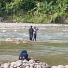 Muda-mudi diduga melanggar etika dan norma Syariat Islam di lokasi wisata Krueng Babahrot. Foto. Dok. Teukunizar/noa.co.id