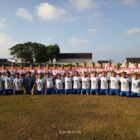 Foto bersama tim Pemkab Aceh Besar (kostum putih-merah) dan tim Pemko Sabang (kostum putih-biru), di Lapangan Sabang Marauke, Kota Sabang, Sabtu (1/8/2026) sore. Foto: Dok. MC Aceh Besar
