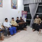 Kepala DSI Aceh Dr. Misran Fuadi bersama Kepala UPTD PPQ DSI Aceh Ustadz Irwan dan pelatih memantau pelaksanaan Training Center (TC) Tahap III kafilah Aceh untuk persiapan MTQ Nasional XXXI di Gedung LPTQ Kompleks Keistimewaan Aceh, Jumat (7/8/2026). Foto: Dok. Istimewa