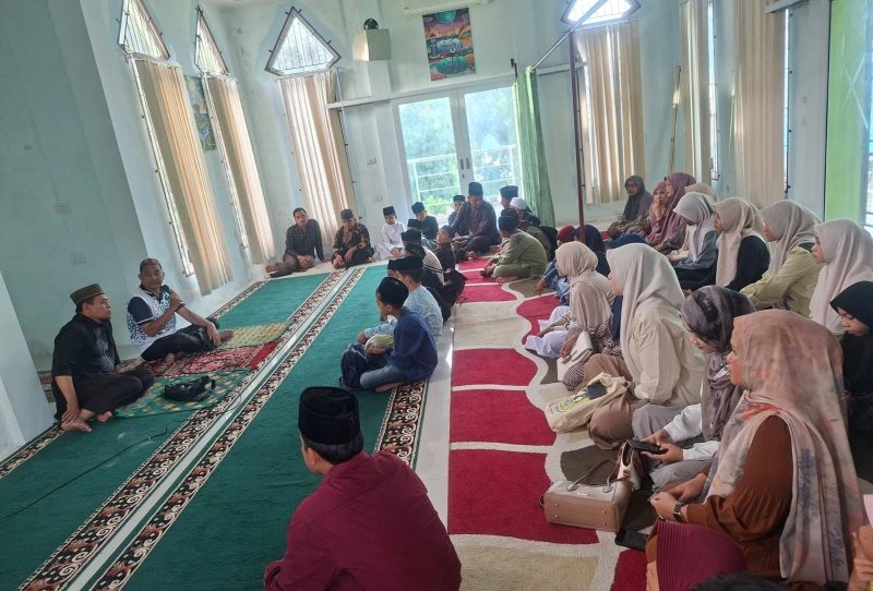 Pembinaan LPTQ bagi calon kafilah MTQ Banda Aceh berlangsung interaktif melalui simulasi bersama tim pelatih di Mushalla Al Bayan, Minggu (9/8/2026). Foto: Dok. Diskominfo Kota Banda Aceh