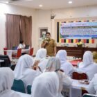 Diskominsa Aceh Barat memberikan sosialisasi dan pendampingan aktivasi Tanda Tangan Elektronik (TTE) berbasis BSrE kepada ASN RSUD Cut Nyak Dhien Meulaboh, Selasa (11/8/2026). Foto: Dok. Pemkab Aceh Barat 