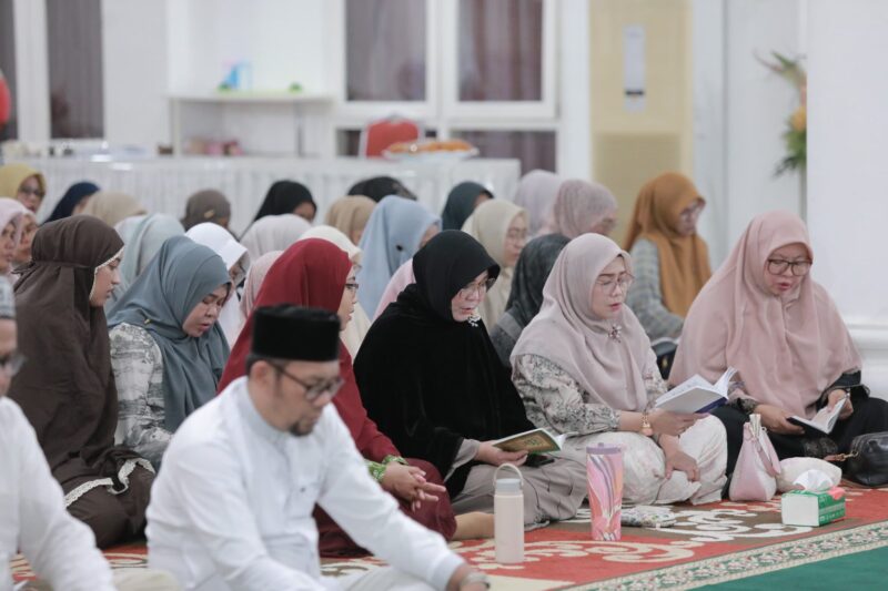 Wali Kota Banda Aceh Illiza Sa’aduddin Djamal mengikuti Kajian Dakwah Pendopo bertema “Berkolaborasi dalam Dakwah” bersama jajaran Pemko Banda Aceh di Pendopo Wali Kota, Jumat (14/8/2026). Foto: Dok. Prokopim Kota Banda Aceh