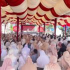 Pemerintah Kota Banda Aceh bersama unsur Forkopimda dan ASN mengikuti zikir akbar serta doa bersama dalam rangka menyambut HUT ke-81 Kemerdekaan Republik Indonesia di Lahan Pasar Aceh Festival, Minggu (15/8/2026). Foto: Dok. Diskominfo Kota Banda Aceh