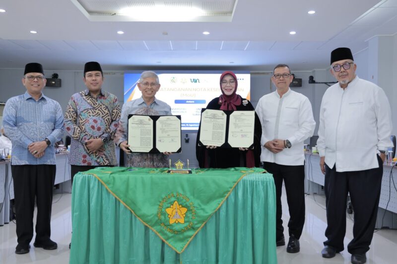 Wali Kota Banda Aceh Illiza Sa’aduddin Djamal bersama jajaran dan Koperasi HIKMAH foto bersama usai menandatangani Kesepakatan Bersama pengembangan hilirisasi industri nilam Aceh di Universitas Syiah Kuala, Jumat (14/8/2026). Foto: Dok. Prokopim Kota Banda Aceh