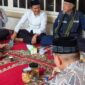 Wakil Gubernur Aceh, H. Fadhlullah saat menghadiri Haul ke-4 Tgk. H. Muhammad Amin bin Mahmud Syah (Abu Tumin) Pimpinan Dayah Al Madinatuddiniyah, Babussalam, Blang Bladeh, Kab. Bireuen, Minggu, (16/8/2026). Foto: Dok. Biro Adpim Setda Aceh 