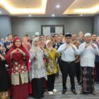Plt. Kepala Dinas P3AP2KB Kota Banda Aceh Tiara Sutari AR bersama para narasumber dan peserta FGD Evaluasi Pelaksanaan Implementasi Stranas PPA di Provinsi Aceh dan Kota Banda Aceh, di Muraya Hotel Aceh, Kamis (13/8/2026). Foto: Dok. Diskominfo Kota Banda Aceh