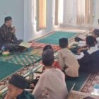 Calon kafilah MTQ Kota Banda Aceh mengikuti pembinaan intensif bersama tim pelatih dan dewan hakim di Mushalla Al Bayan, Banda Aceh, Sabtu (15/8/2026). Foto: Dok. Diskominfo Kota Banda Aceh