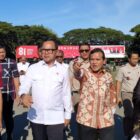 Wakil Gubernur Aceh, H. Fadhlullah, bersama Ketua DPRA, Zulfadhli, A.Md, Wali Kota Banda Aceh, Hj. Illiza Sa'aduddin Djamal, SE, dan Kepala SKPA/Biro dan Instansi terkait, mendampingi Wakil Menteri Dalam Negeri, Dr. Bima Arya Sugiarto, S.IP, MA, meninjau Lapangan Blang Padang, Banda Aceh, Rabu (19/8/2026). Foto: Dok. Biro Adpim Setda Aceh