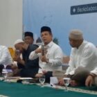 Ustaz Fakhruddin Lahmuddin menyampaikan kajian tafsir Surat Yasin dalam Kajian Dakwah malam Jumat di Pendopo Wali Kota Banda Aceh, Kamis (27/8/2026). Foto: Dok. Diskominfo Kota Banda Aceh