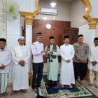 Bupati Aceh Barat Tarmizi SP, MM bersama unsur Forkopimcam Samatiga dan masyarakat mengikuti kegiatan Magrib Mengaji di Gampong Paya Lumpat, Kecamatan Samatiga, Aceh Barat, Kamis (20/8/2026). Foto: Dok. Istimewa