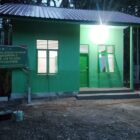 Satgas TMMD ke-129 Kodim 0102/Pidie bersama masyarakat menyelesaikan rehabilitasi Rumah Tidak Layak Huni (RTLH) milik Umar Amin di Desa Lhok Panah, Kecamatan Sakti, Kabupaten Pidie, Sabtu (8/8/2026). Foto: Dok. Istimewa