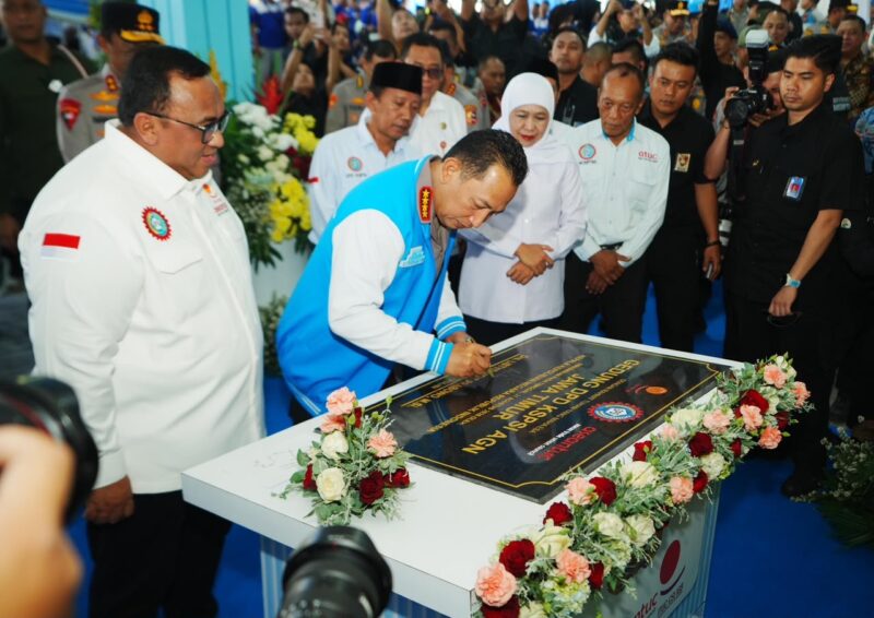 Kapolri Jenderal Polisi Listyo Sigit Prabowo meresmikan Gedung DPD KSPSI AGN Jawa Timur di Surabaya yang akan dimanfaatkan untuk mendukung pelayanan, pemberdayaan, dan aktivitas buruh, Jumat (21/8/2026). Foto: Dok. Istimewa