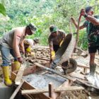 Personel Satgas TMMD Reguler ke-129 Kodim 0107/Aceh Selatan melaksanakan pengecoran box culvert titik 3 pada sasaran pembukaan badan jalan di Desa Kemumu Sebrang, Kecamatan Labuhanhaji Timur, Kamis (6/8/2026). Foto: Dok. Istimewa 
