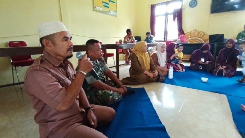 Satgas TMMD Reguler ke-129 Kodim 0107/Aceh Selatan bersama DP3AKB Kabupaten Aceh Selatan menggelar penyuluhan pencegahan stunting bagi ibu hamil, ibu balita, kader Posyandu, dan masyarakat di Desa Beutong, Kecamatan Labuhanhaji Timur, Selasa (4/8/2026). Foto: Dok. Istimewa 